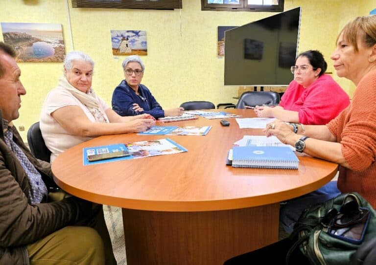 Anuncian recortes en varias áreas del Ayuntamiento de Antigua