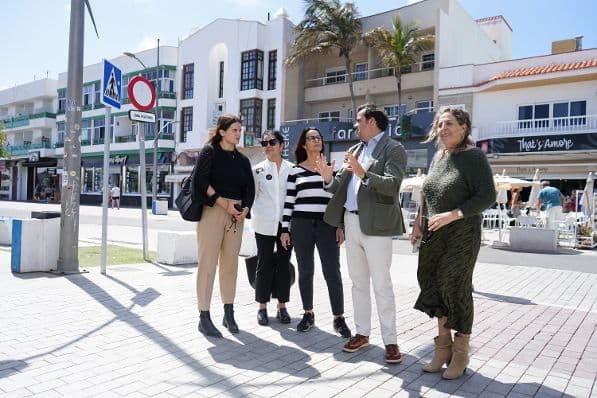 El Director de Comercio de Canarias conoce el tejido empresarial de La Oliva