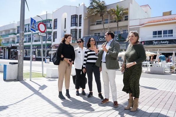 El Director de Comercio de Canarias conoce el tejido empresarial de La Oliva