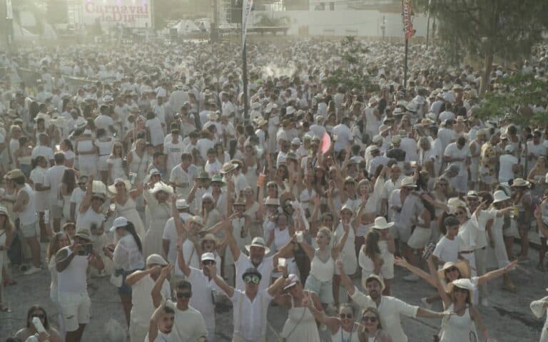 Tetir vuelve a teñirse de blanco en una de las citas más esperadas del Carnaval