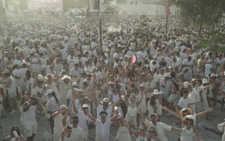 Tetir vuelve a teñirse de blanco en una de las citas más esperadas del Carnaval