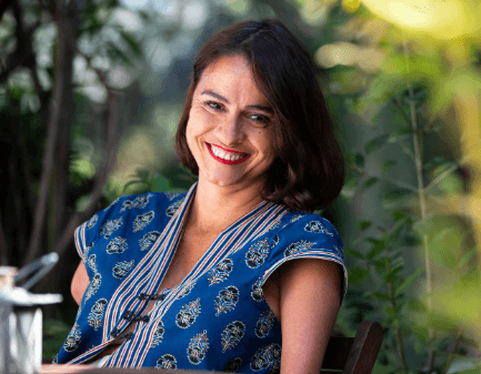 Lary León: de la adversidad a la oportunidad con una sonrisa