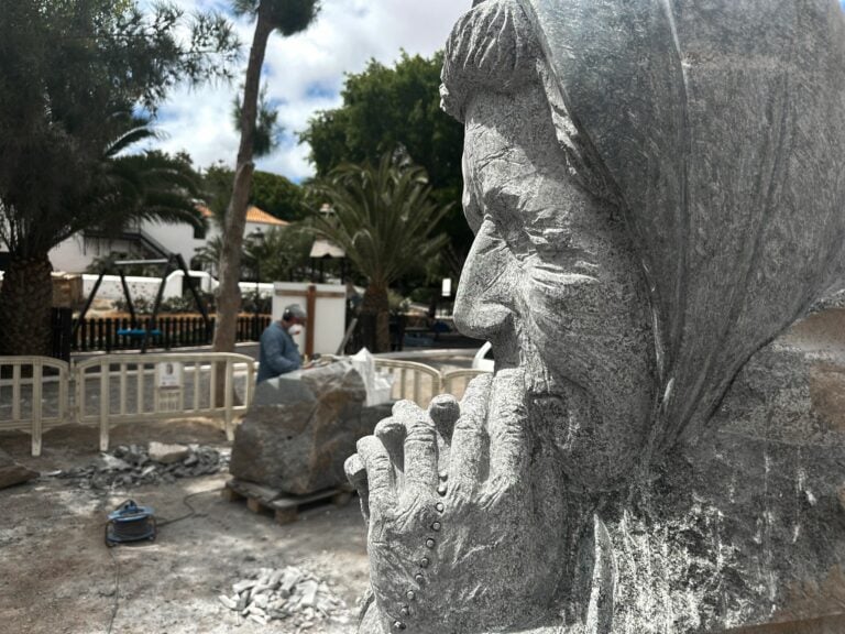 Escultura a pie de calle en la Villa Histórica de Betancuria