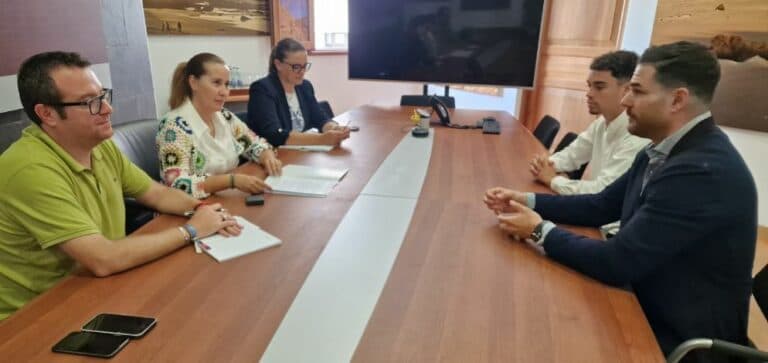El Cabildo recibe el borrador de la Ley Canaria de Apoyo a la Juventud Empresaria