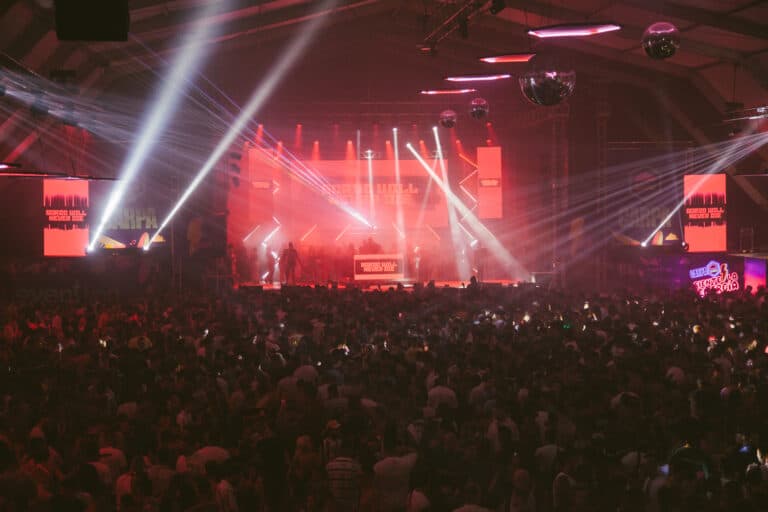 La Carpa: 15 Días de Música y Diversión en la Playa de Canarias