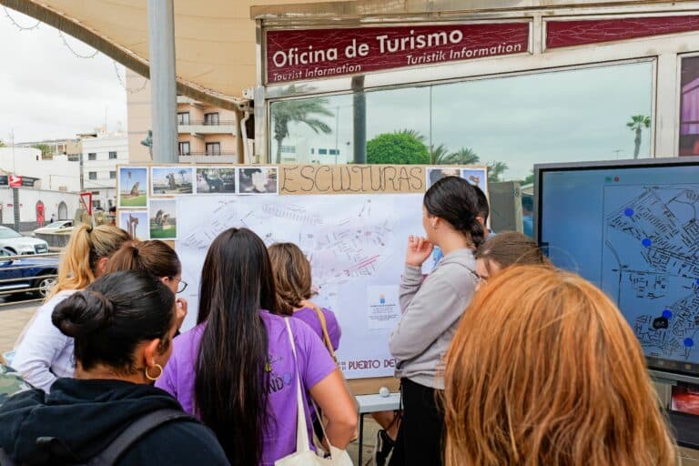 Los alumnos de Puerto del Rosario se convierten en guías turísticas