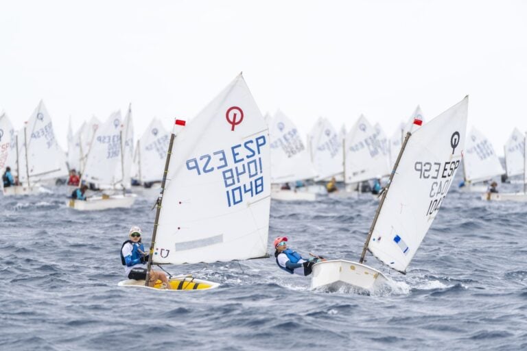 Gran Primera Jornada del Campeonato Día de Canarias de Optimist en Fuerteventura