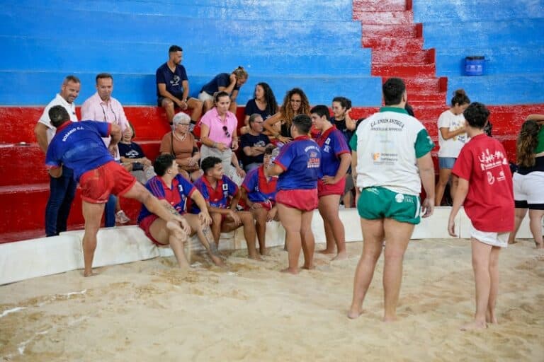 El Cabildo y Adivia impulsan la inclusión con una jornada de lucha canaria