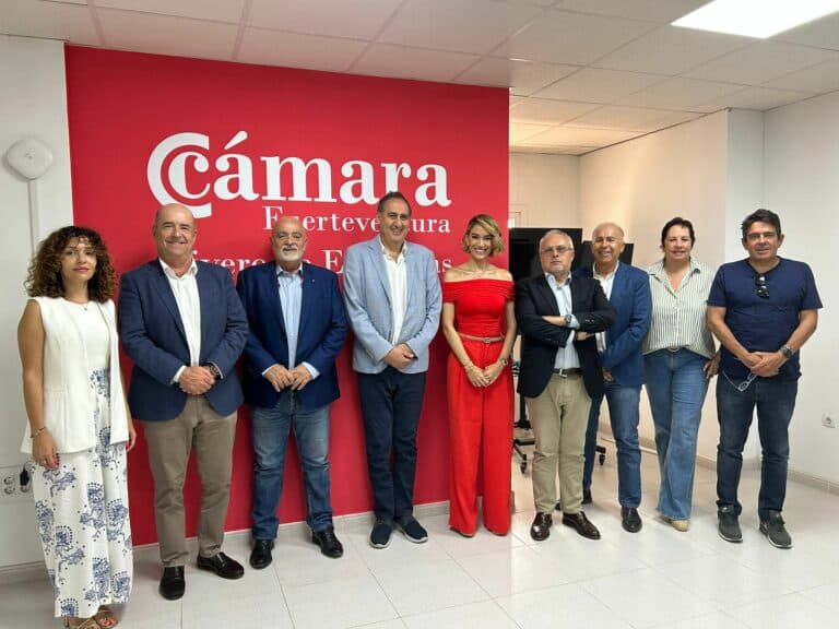 La Confederación Canaria de Empresarios y el viceconsejero de Industria, Comercio y Consumo del Gobierno de Canarias visitan la Cámara de Comercio de Fuerteventura