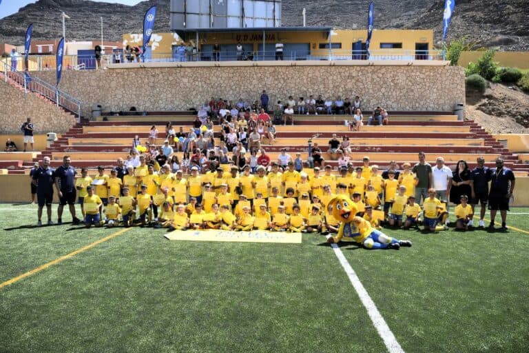 Más de 80 jóvenes disfrutan del IV Campus de la U.D. Las Palmas en Morro Jable