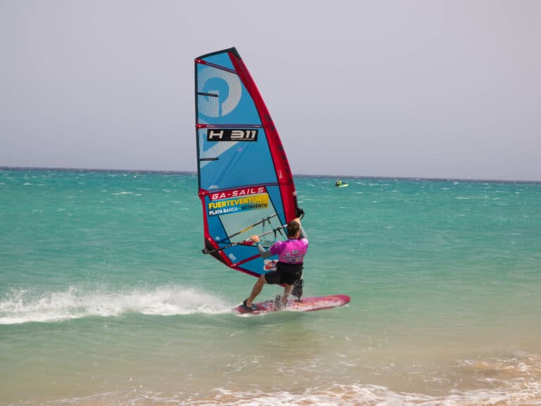 Jornada inaugural de la Copa del Mundo PWA de Windsurf en Fuerteventura 2024