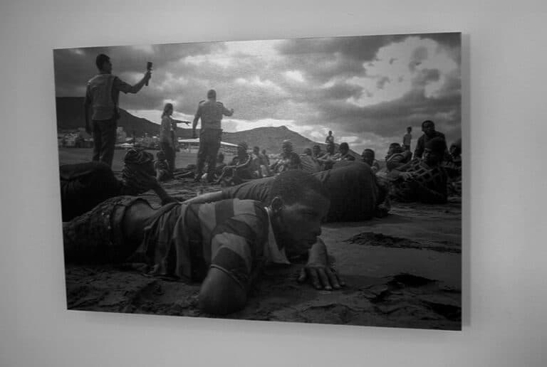 Inauguran la Exposición «La Ruta Canaria, 30 años de migración y muerte» en el Faro de La Entallada