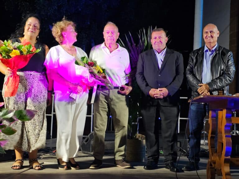 Más de trescientos vecinos y amigos acompañan a Pepe Melián en su pregón