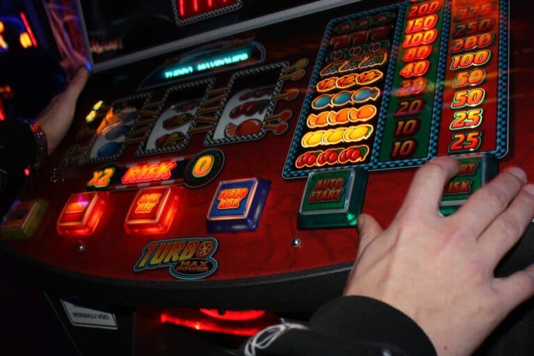 Canarias aleja las salas de juegos de los colegios: Puerto del Rosario y Morro Jable afectados