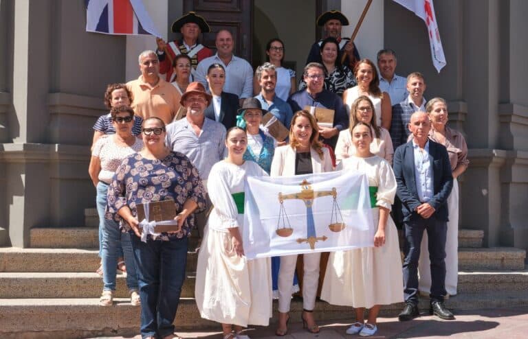 La bandera de San Miguel ondeará cada 13 de octubre en las instituciones de Fuerteventura