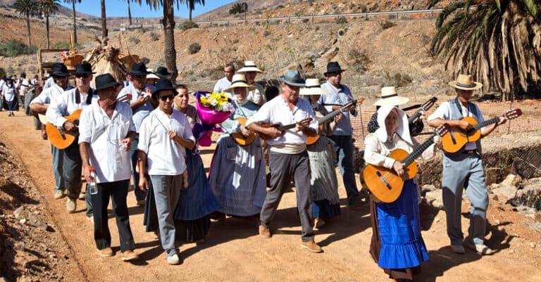 Servicio especial de guaguas y cierre de carreteras con motivo de las Fiestas en Honor a Nuestra Señora de La Peña
