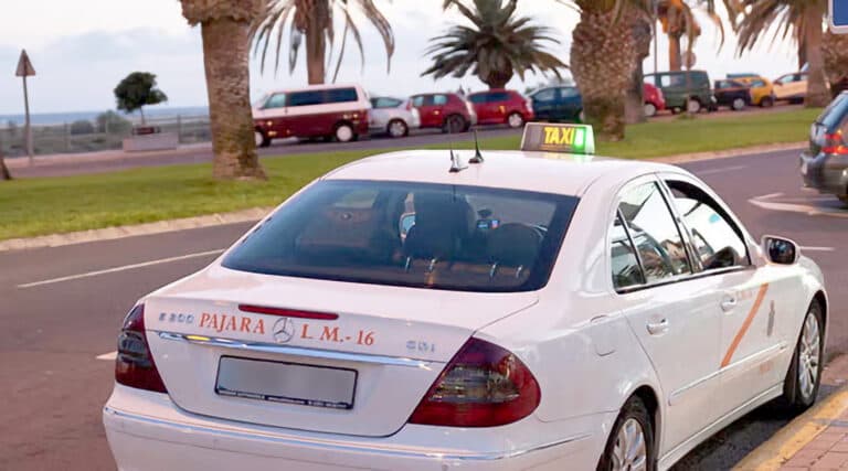 Nuria Cabrera defiende la necesidad de una regulación adaptada para el transporte en Fuerteventura