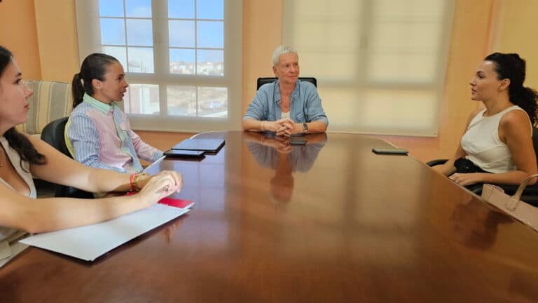 Antigua presenta sus proyectos de promoción turística a Comisión sectorial de la Cámara de Comercio