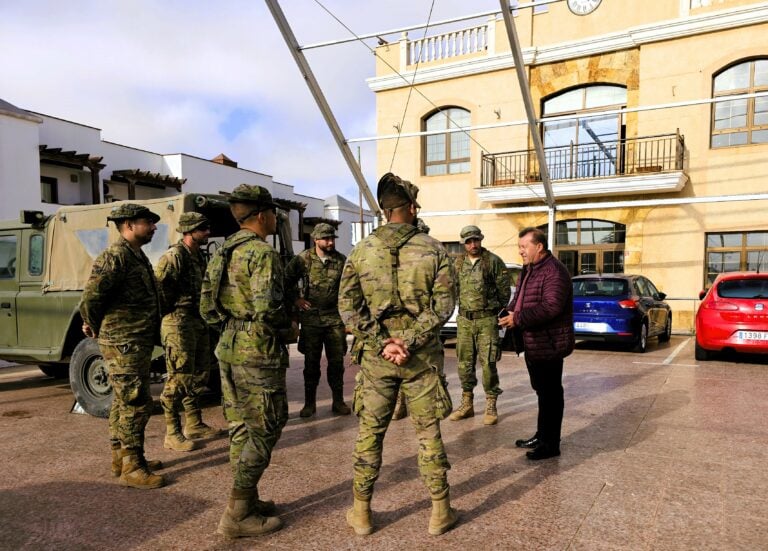 El alcalde de Antigua recibe al Grupo Táctico Canarias de patrullaje en el Municipio