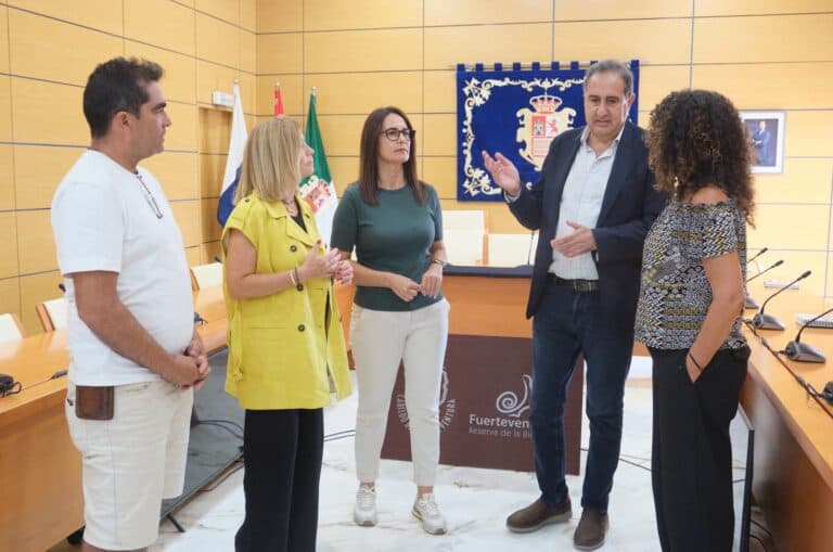 Cabildo y Gobierno de Canarias atienden las demandas del sector artesano de Fuerteventura