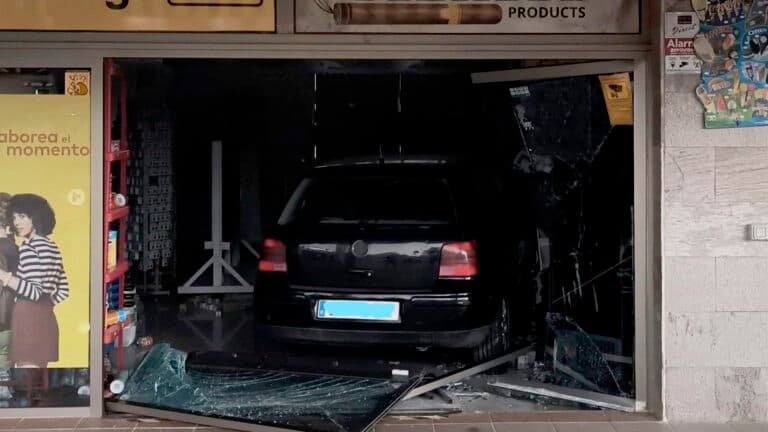 Detenido un joven de 24 años por un robo con alunizaje en Corralejo