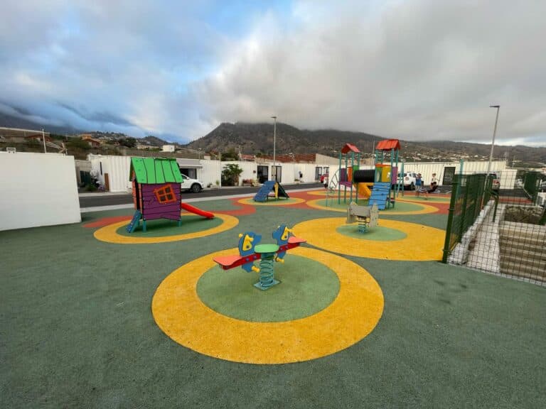 La Asociación de Empresarios de Puerto del Rosario y el Cabildo de Fuerteventura impulsan la inauguración de un parque infantil en Los Llanos de Aridane