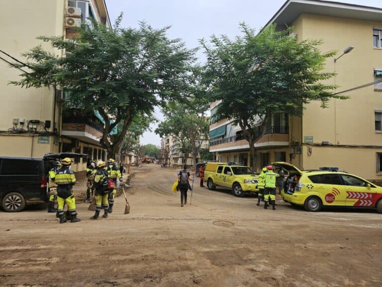 El dispositivo de emergencias canario intensifica labores en Valencia tras las fuertes lluvias