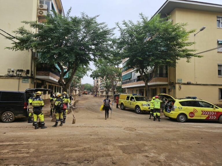 El dispositivo de emergencias canario intensifica labores en Valencia tras las fuertes lluvias