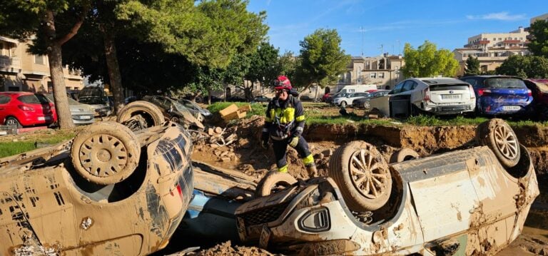 El dispositivo canario de emergencias desplazado a Valencia ha realizado más de 300 intervenciones en menos de una semana