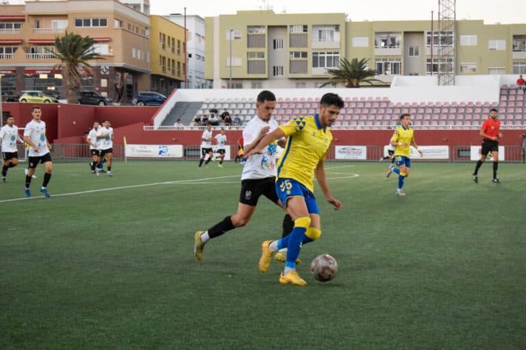 El líder sufre, pero gana