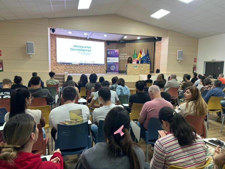 Los Desayunos Tecnológicos del Cabildo analizan las oportunidades del marketing digital en Fuerteventura