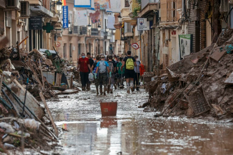 Canarias intensifica el rescate en Valencia con equipo especializado en inundaciones