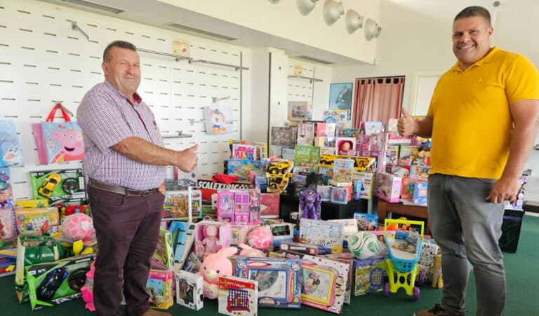 Éxito en el Torneo de Golf Benéfico en Salinas de Antigua: 400 juguetes recogidos y más de 70 inscritos