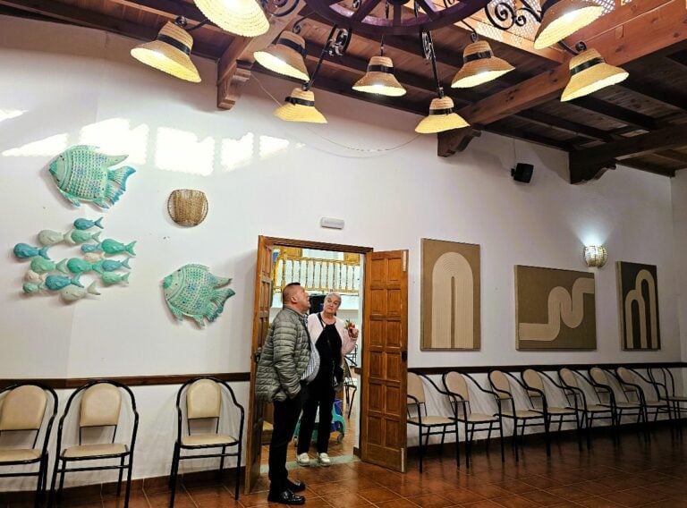 El Centro de Mayores de Antigua inicia el año con renovada iluminación y mejoras