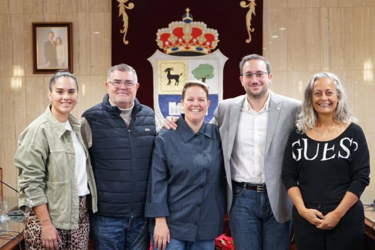 María Carballo toma posesión como concejala en el Ayuntamiento de La Oliva