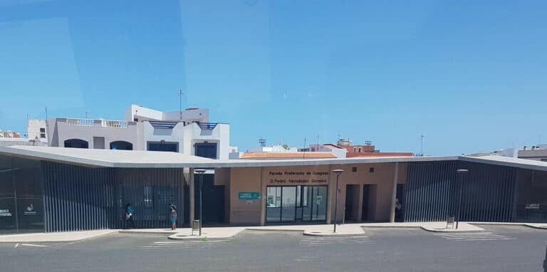 La Oliva recibe un millón de euros para la construcción de un aparcamiento modular en Corralejo