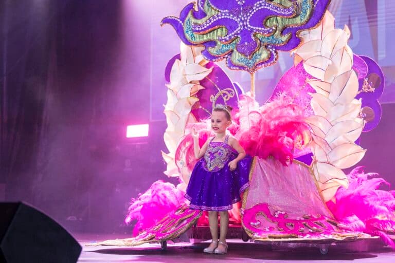 Isabel Chesi, nueva Reina Infantil del Carnaval de Antigua 2025
