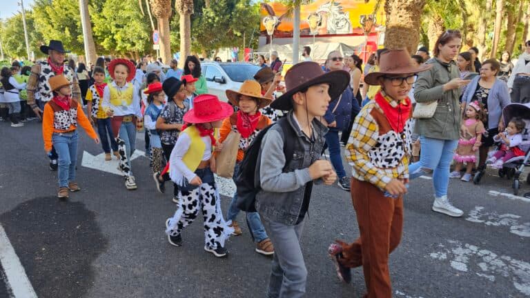 Las mascaritas de los centros de estudio inician el Carnaval de La Selva de Antigua