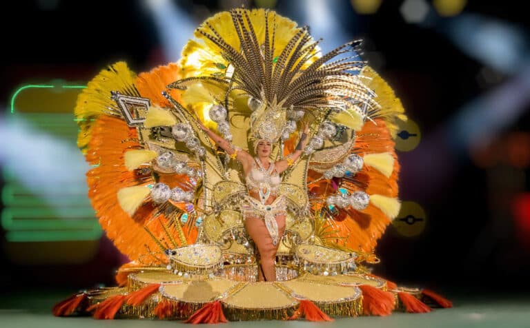 Gran Tarajal ya tiene Reina del Carnaval: Laura Padilla se alza con el título en una gala llena de emoción y fantasía