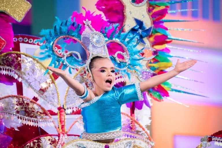 Adara Carretero, coronada reina infantil del Carnaval de Gran Tarajal