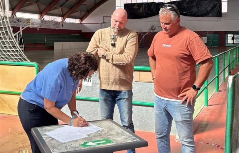 Tuineje recepciona las obras de mejora del polideportivo municipal