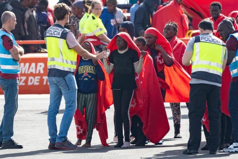 Amnistía Internacional denuncia «violencia y castigos excesivos» contra menores en centros de acogida de Canarias