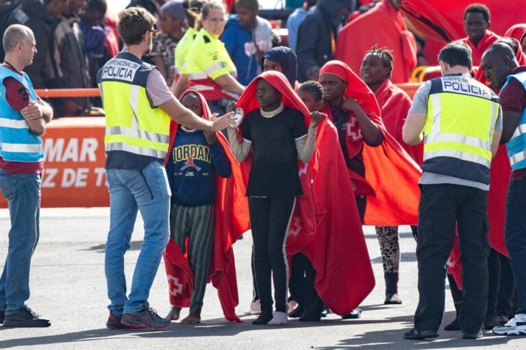 Amnistía Internacional denuncia «violencia y castigos excesivos» contra menores en centros de acogida de Canarias