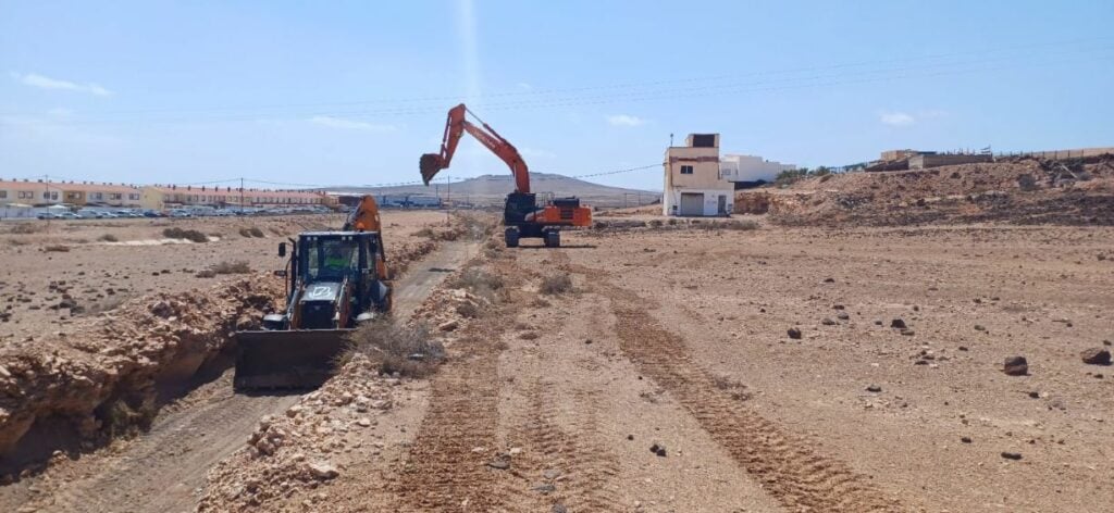 Cabildo y Ayuntamiento refuerzan la seguridad en El Matorral con labores preventivas contra inundaciones
