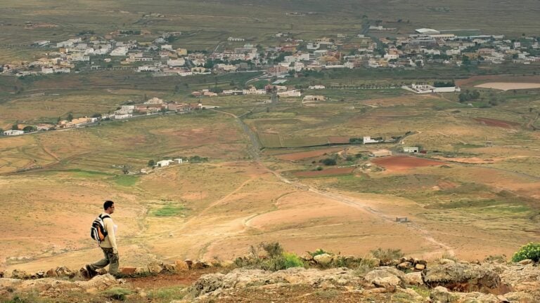 Tensión en el Parlamento de Canarias por la declaración de un parque natural en Fuerteventura