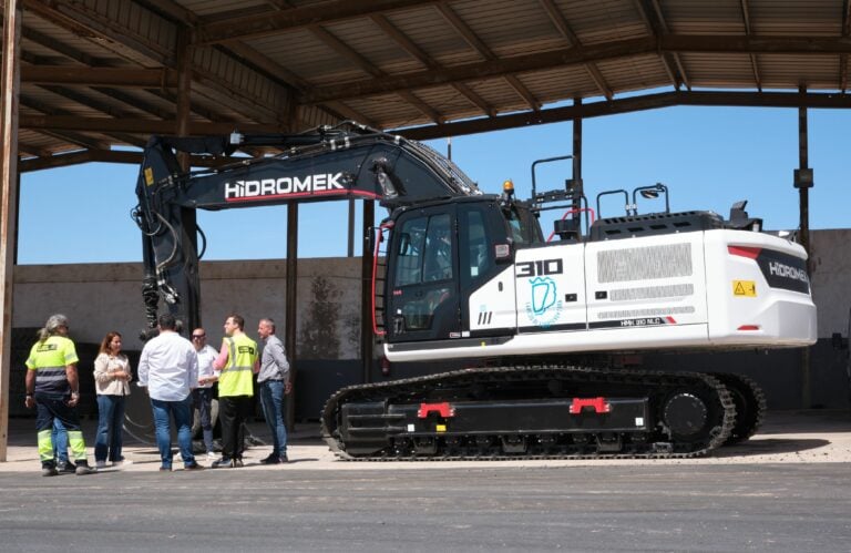El Cabildo refuerza el Complejo Ambiental de Zurita con nueva maquinaria para la gestión de residuos