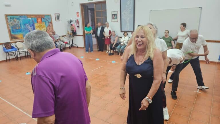 Los mayores de Antigua entrenan para competir en las Neurolimpiadas 2025