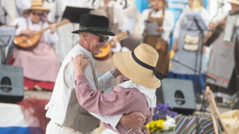 Antigua celebra de día el Día de Canarias con un gran Baile de Taifas