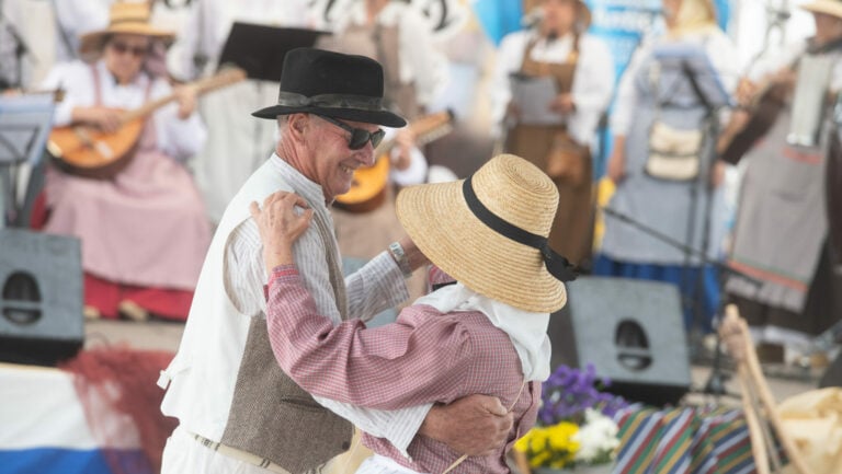 Antigua celebra de día el Día de Canarias con un gran Baile de Taifas