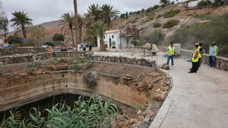 El Cabildo de Fuerteventura mejora el entorno de la alberca de Betancuria y la Ermita de La Peña